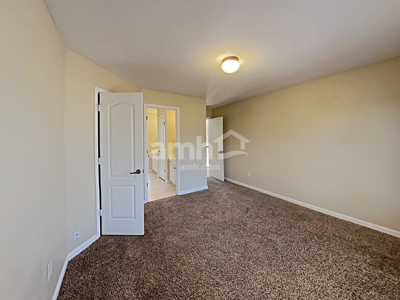 Building Photo - 4968 Stone Moss Way