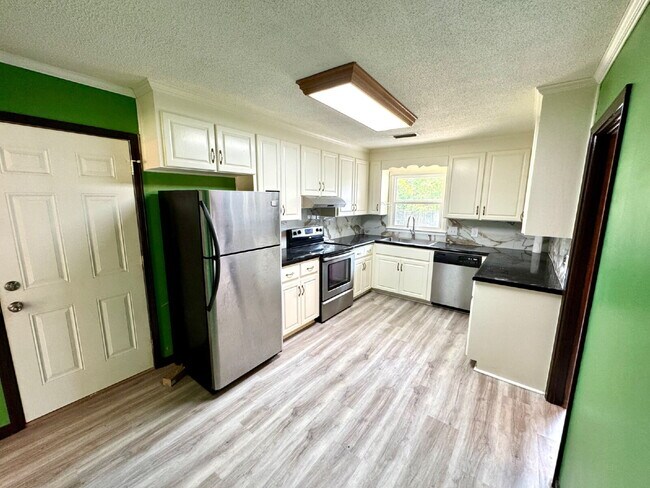 Building Photo - 3207 Cromwell Dr