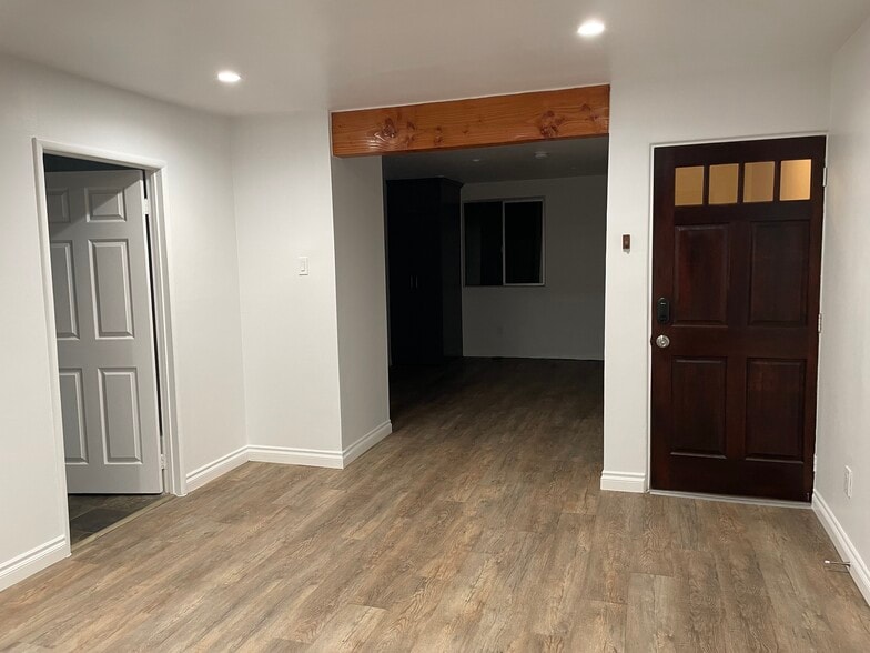 Building Photo - 205 7th Ave