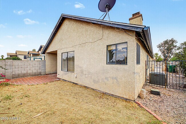 Building Photo - 921 S Val Vista Dr