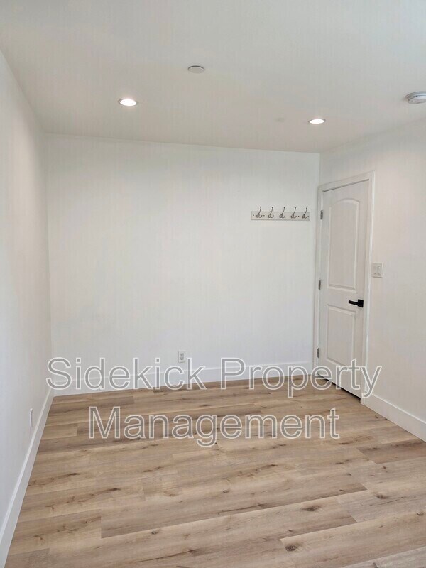 Building Photo - 432 W Garfield Ave
