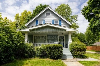 Building Photo - 1584 Maple Rd
