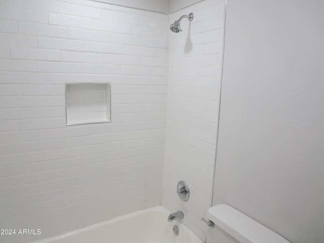 Building Photo - 1450 E Bethany Home Rd