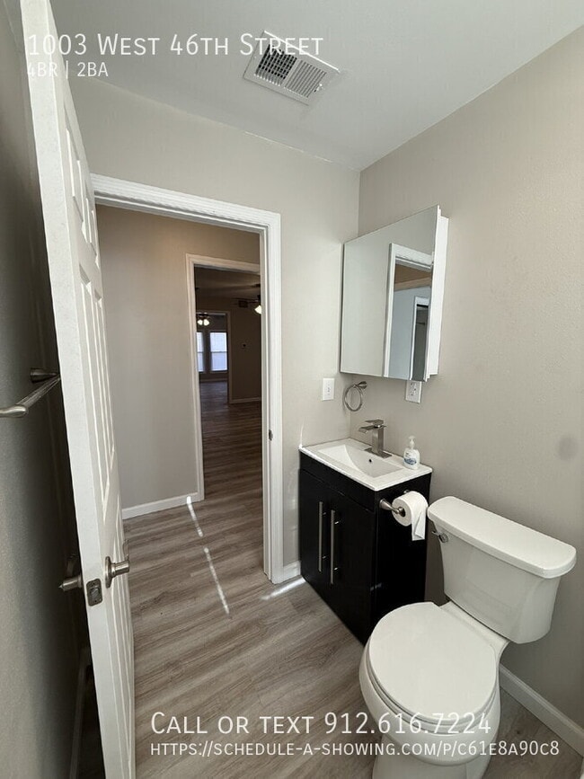 Building Photo - 1003 W 46th St