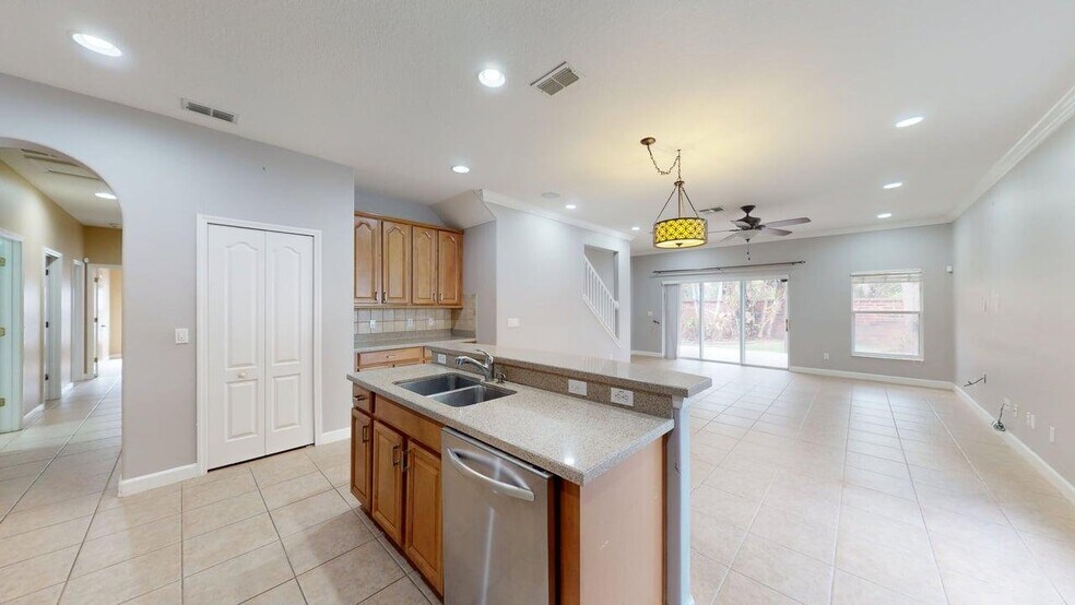 Building Photo - 5108 Legacy Oaks Dr