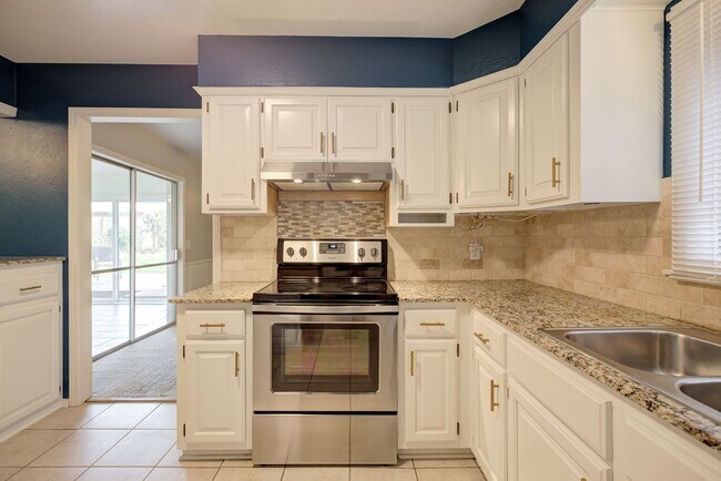 Building Photo - * * * $750 MOVE-IN SPECIAL!!! * * * Charmi...