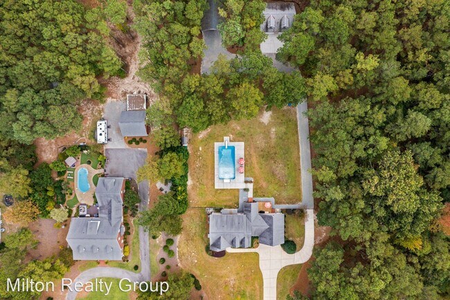 Building Photo - 4 br, 2.5 bath House - 245 Brae Drive