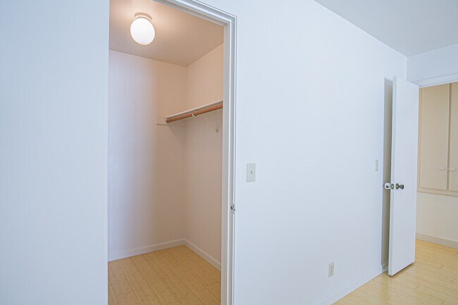 Building Photo - 1912 Magdalena Cir