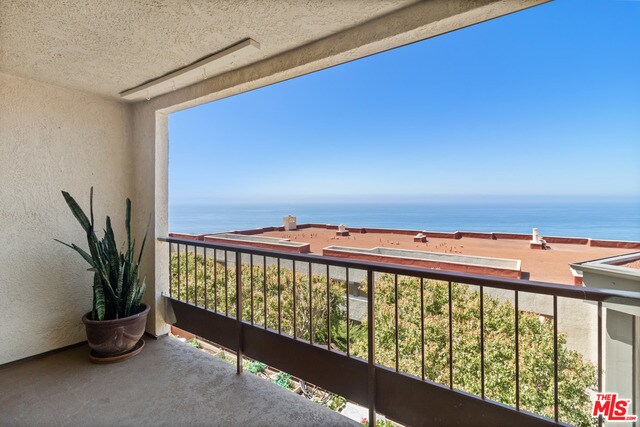 Building Photo - 3200 La Rotonda Dr