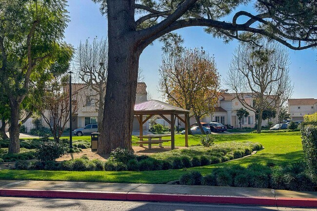 Building Photo - 3 bedrooms 2.5 bathrooms | Southwinds | Oxnard | Unfurnished