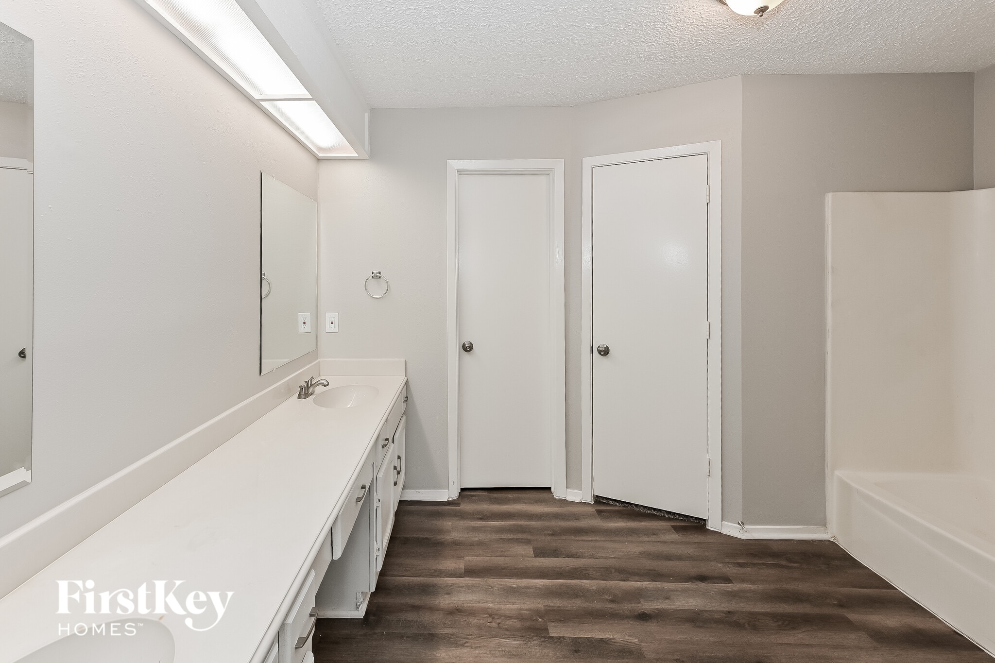 Building Photo - 8222 Streamside Dr