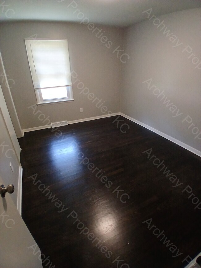 Building Photo - 5103 Long Dr