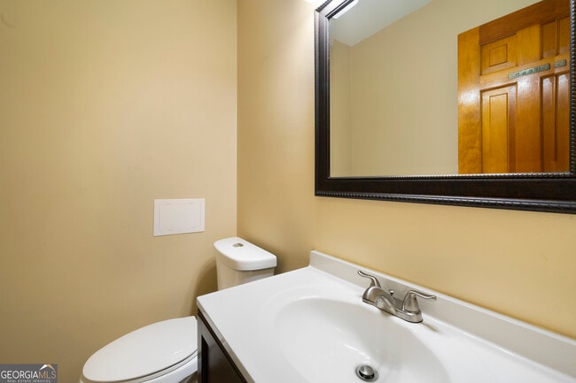 Building Photo - 104 Lake Somerset Dr NW