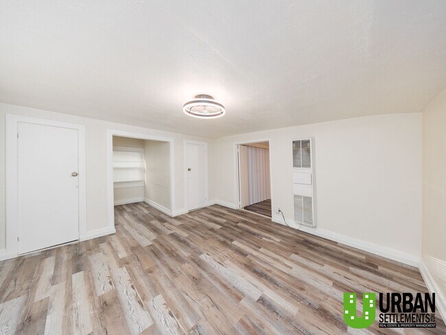 Building Photo - 370 E 8th Ave