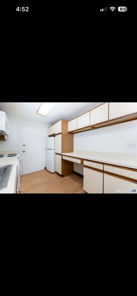 Building Photo - 1186 Middle Tpke W