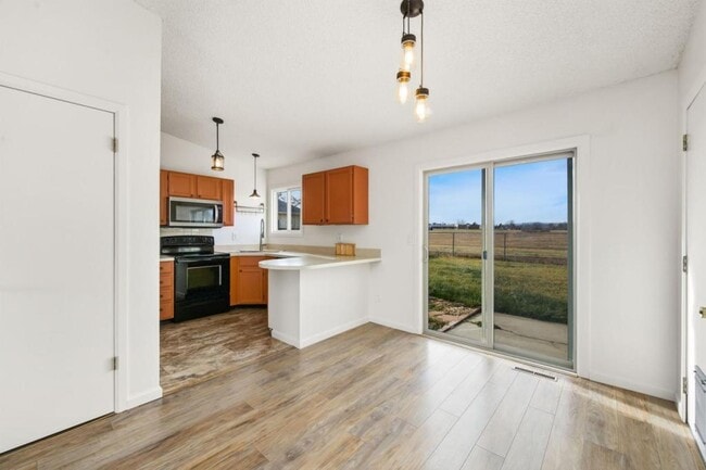 Building Photo - 569 S Edinburgh Dr