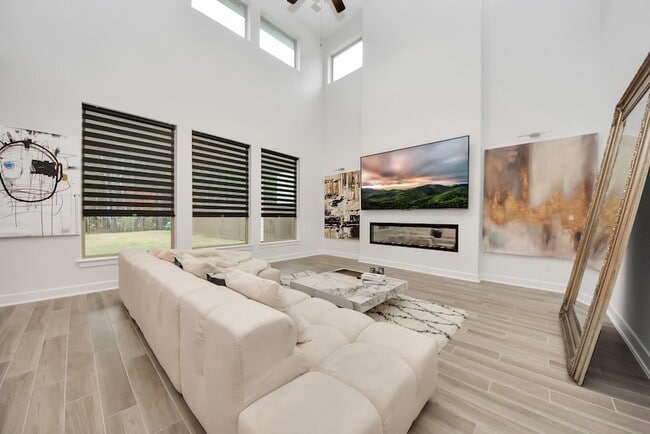 Building Photo - 29021 Red Lp Dr