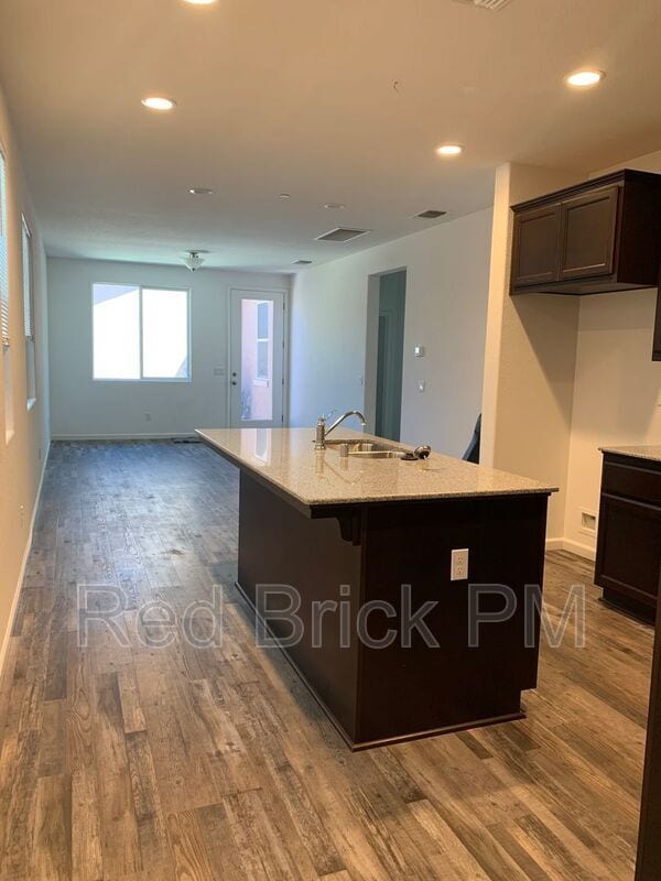 Building Photo - 816 Castellona Dr