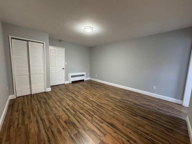 Building Photo - 552 38th St