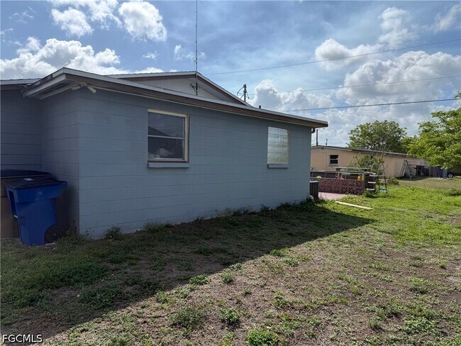 Building Photo - 212 Davis Rd