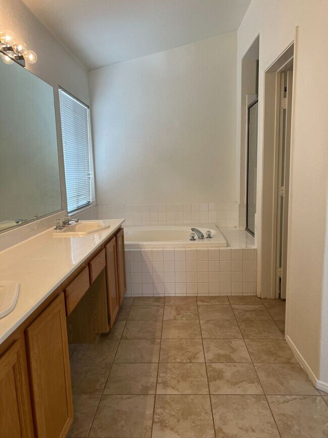 Building Photo - 8706 Martinique Bay Ln