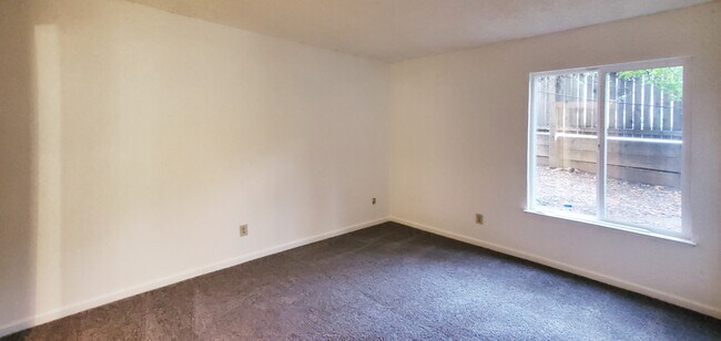 Building Photo - 3101 Garden Cir