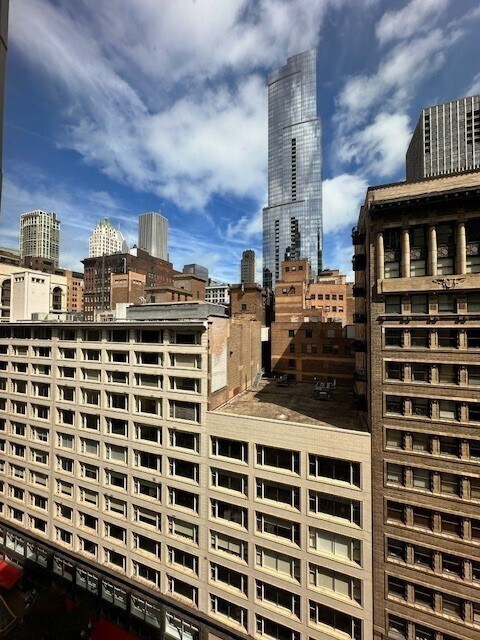 Building Photo - 8 W Monroe St