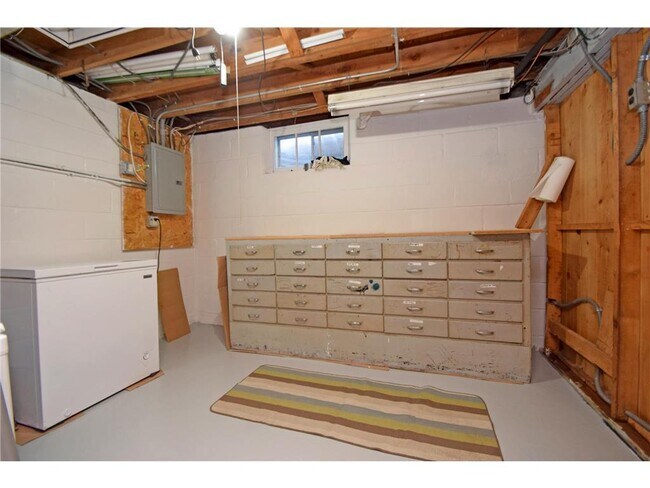 Building Photo - 1101 Valders Ave N