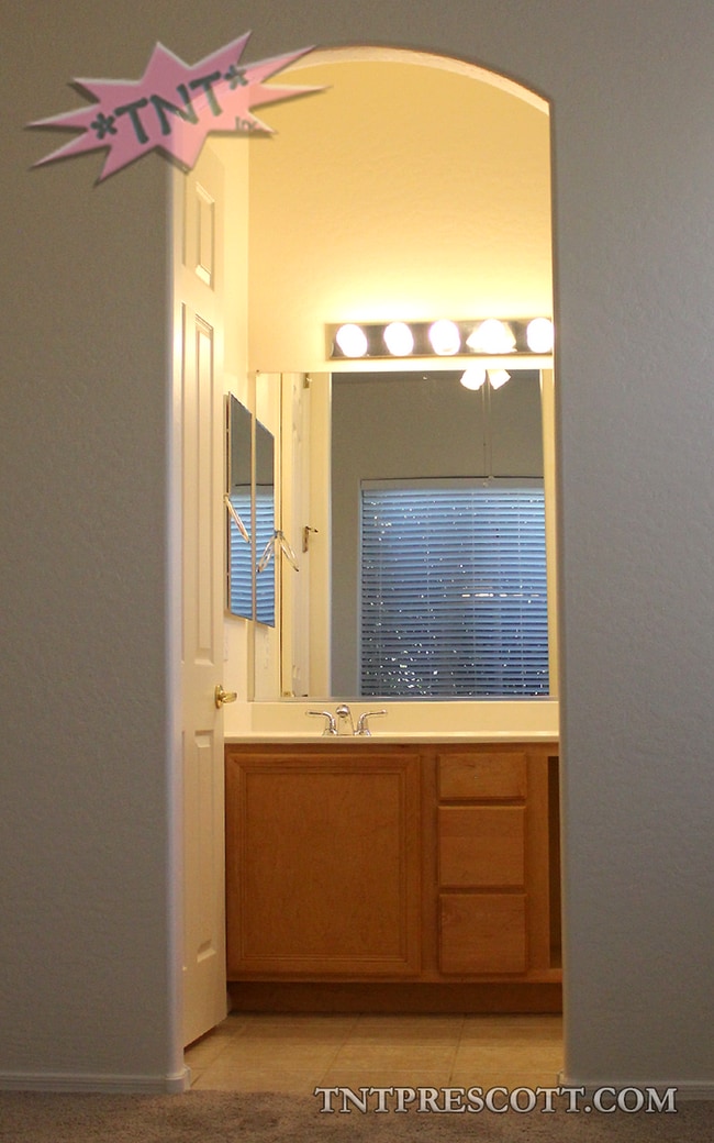 Building Photo - Home in Granville HOA ~ Winter Special!! ~ HOLD