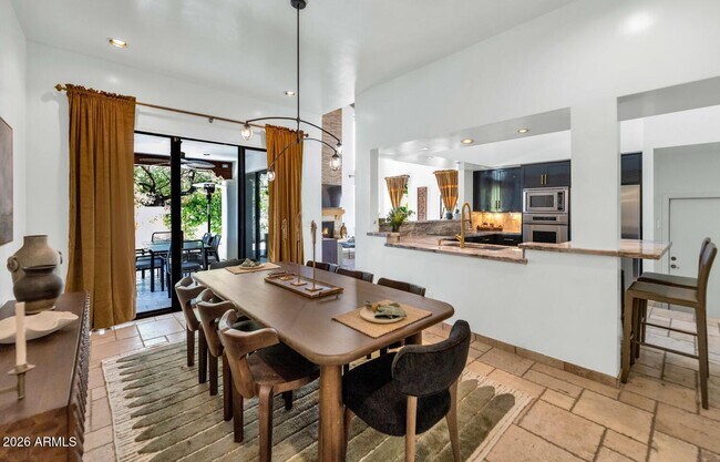 Building Photo - 6198 N 28th Pl