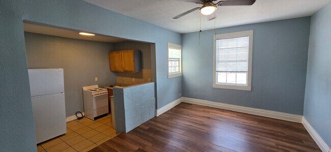 Building Photo - 1408 The Strand