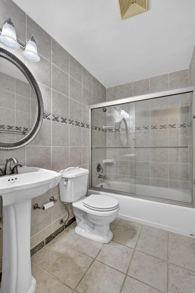 Building Photo - 184 Mastic Tree Ct