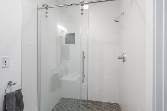 Building Photo - 1003 S 17th St