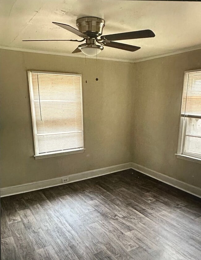 Building Photo - Spacious 2 Bed House - Waiting for you to Call HOME! DEPOSIT-FREE Renting option thru OBLIGO! Dep...