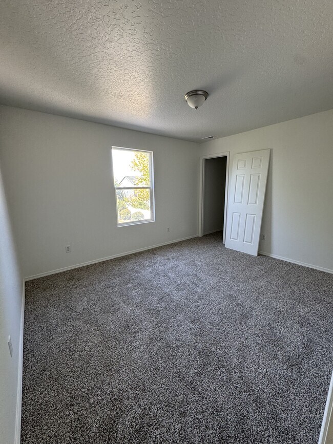 Building Photo - 306 W Wood Owl Dr