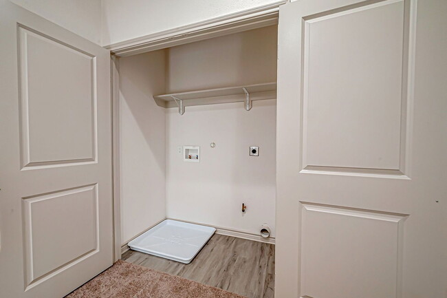 Building Photo - 5530 Hirondel St