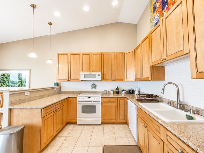 Building Photo - 75-346 Hualalai Rd B303
