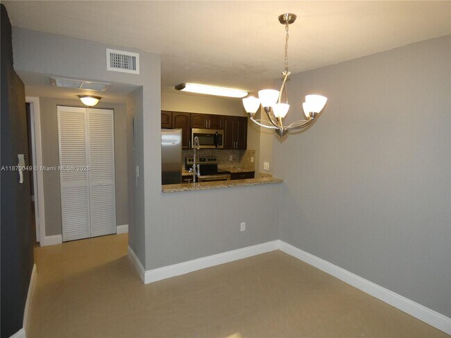 Building Photo - 2803 N Oakland Forest Dr