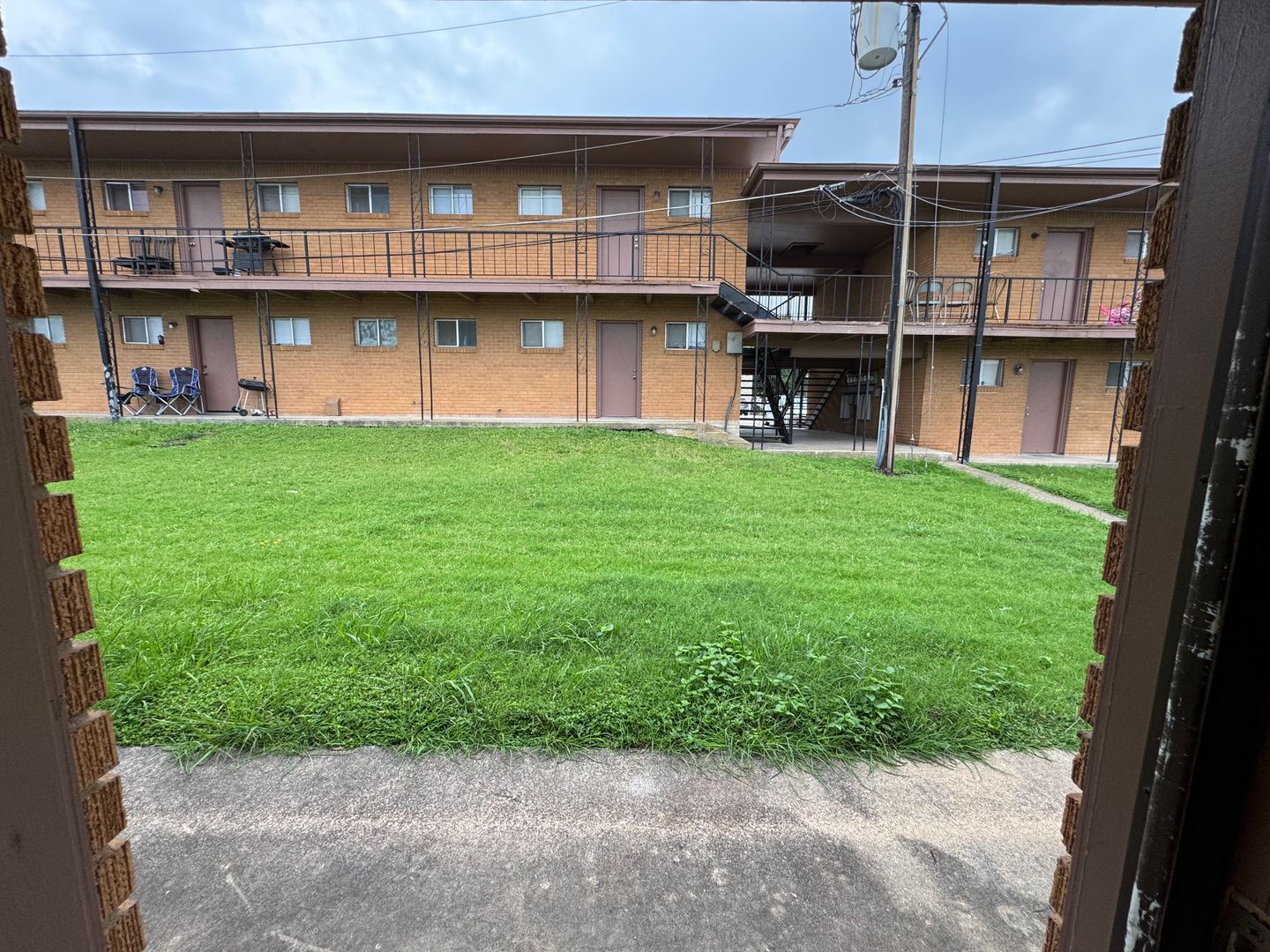 Building Photo - 806 Safady Ave
