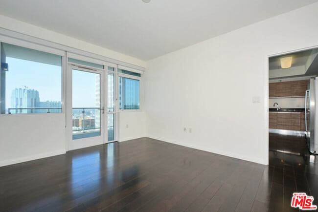 Building Photo - 3785 Wilshire Blvd