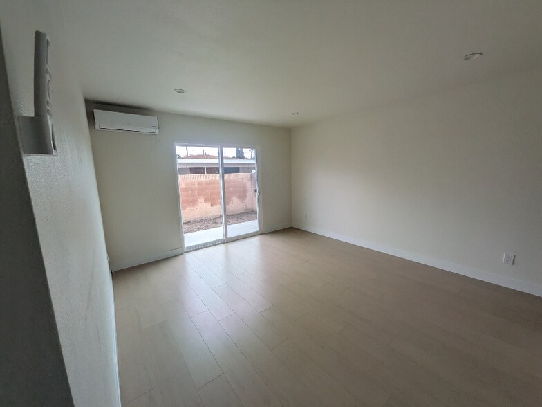 Building Photo - 6164 Ibbetson Ave