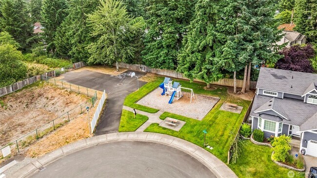 Building Photo - Amazing 4 br 2.5 bedroom 2000 sqft home!