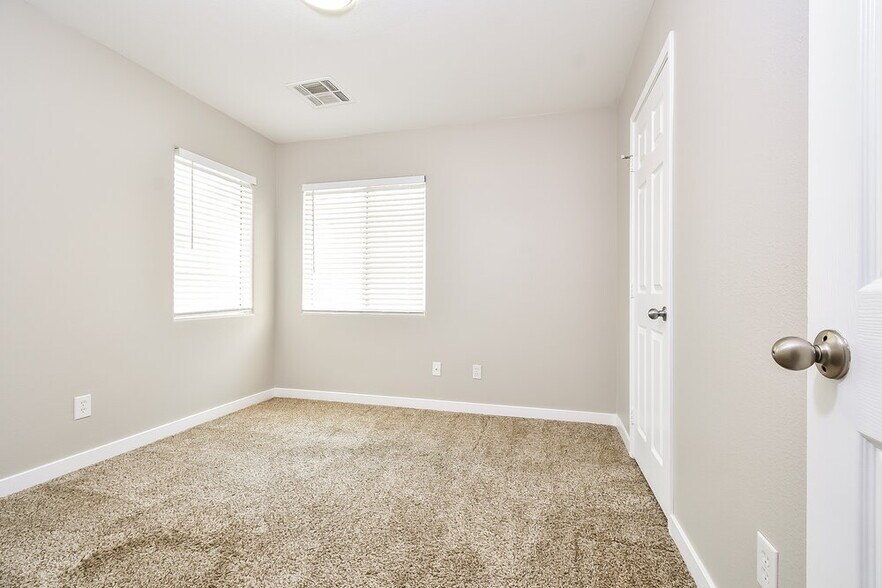 Building Photo - 5162 Dillingham Dr