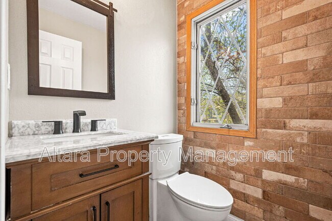 Building Photo - 2578 E Nichols Cir