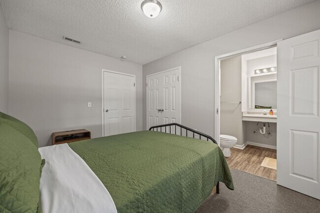 Building Photo - FULLY FURNISHED EXCLUSIVE SHORT AND MIDTERM RENTAL ONLY!