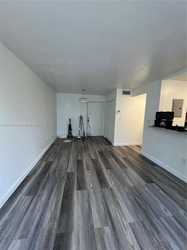 Building Photo - 250 180th Dr