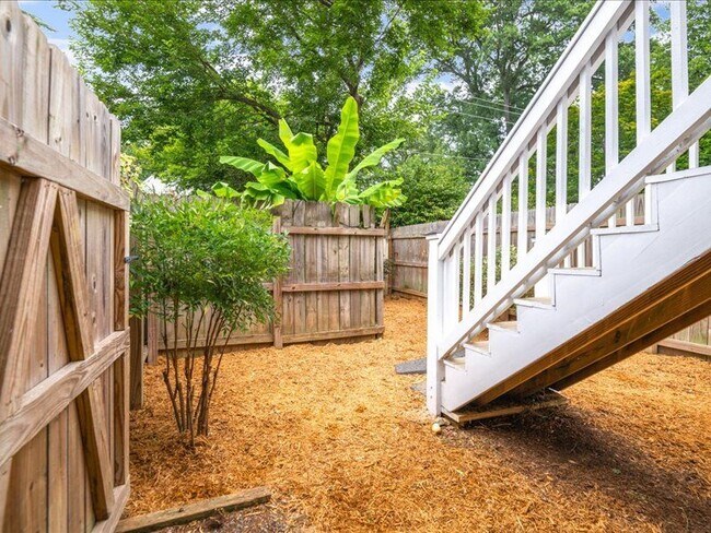 Building Photo - 4416 Bromley Ln