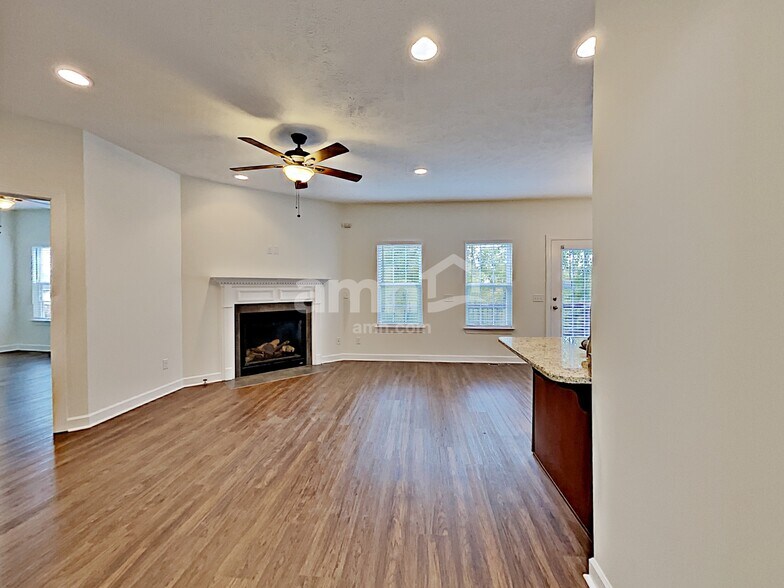 Building Photo - 6457 Sunnywood Dr