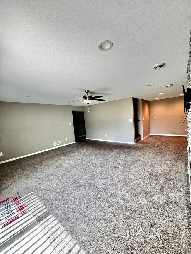 Building Photo - For Rent Beautiful 4 bedroom 3 bathroom 3 attached car garage!