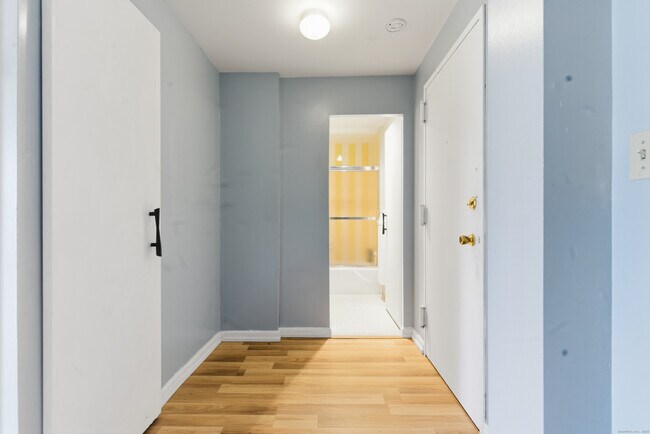 Building Photo - 40 Owen St